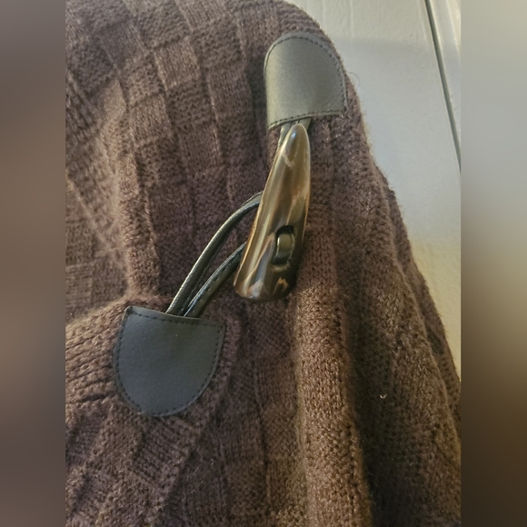 Venus brown poncho - Picture 3 of 8